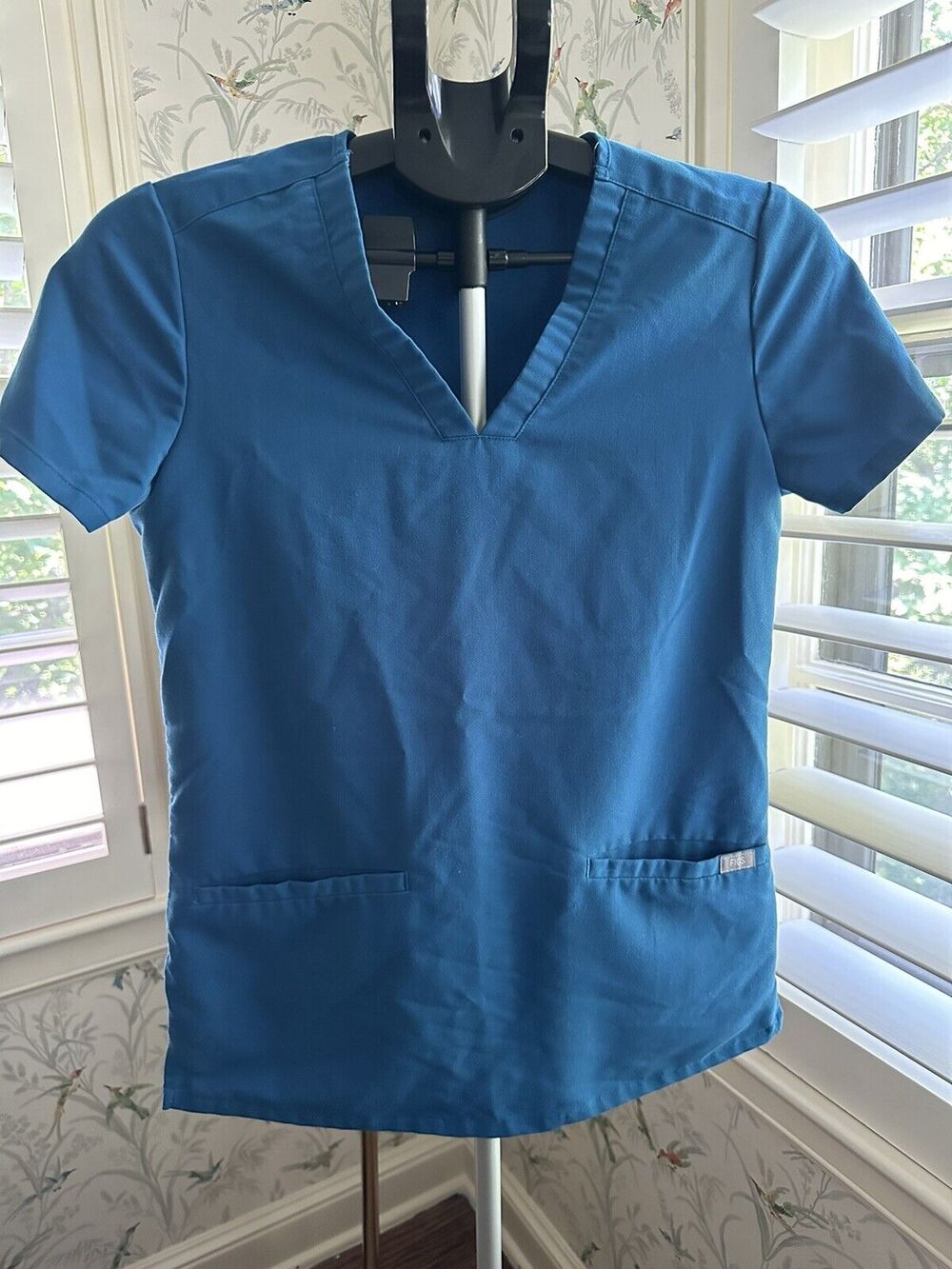 FIGS Technical Collection Women's XXS Scrub Top Teel Blue Fits Small